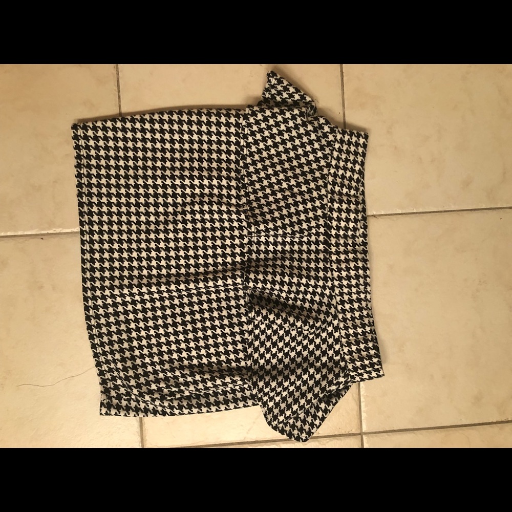 Houndstooth skirt; sensational collection